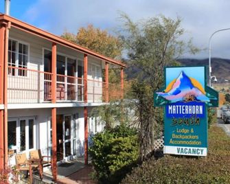Matterhorn South Lodge And Backpackers - Wanaka - Building