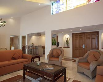 Fiesta Inn Veracruz Boca del Rio - Boca del Río - Living room