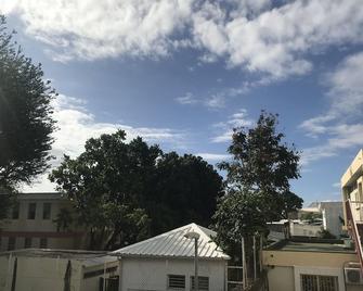 Large furnished, TERRACE, 3m from the sea on foot - Saint-Paul - Outdoors view