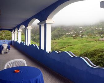 Djabraba's Eco-Lodge - Nova Sintra - Patio