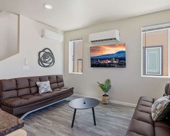 2-Bedrooms Fernley|4 Beds|Sleeps 6 - Fernley - Huiskamer