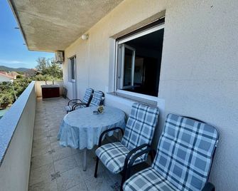 Apartments Veli Rat - Veli Rat - Balcón