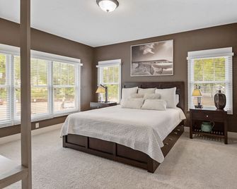 Amazing for family vacations! Kids love the bunkroom! Sleeps 18! - Holland - Bedroom