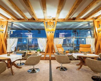 Hotel Cristallino d'Ampezzo - Cortina d'Ampezzo - Area lounge