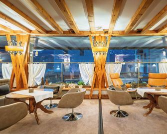 Hotel Cristallino d'Ampezzo - Cortina d'Ampezzo - Oleskelutila