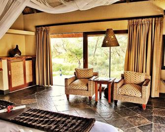 Kambaku Safari Lodge - Timbavati - Living room