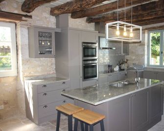 Charming Old Farmhouse In Issigeac With Private Pool And Garden And Lovely Views - Issigeac - Cocina
