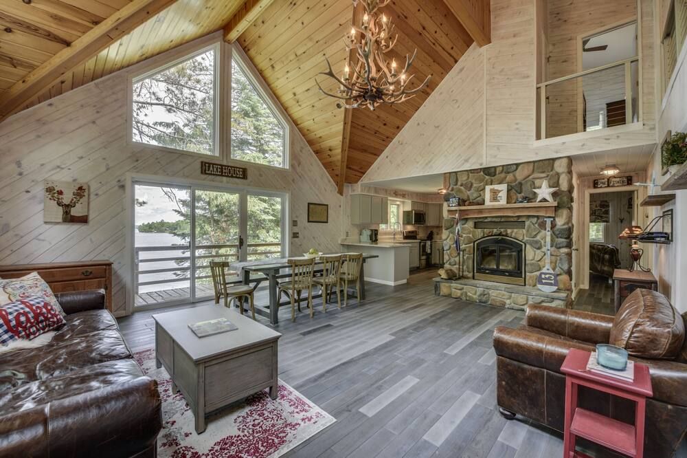 Luxury Modern Cabin On Deer LakeOutdoor tub. Top lake in Minnesota. - Grand Rapids - Вітальня