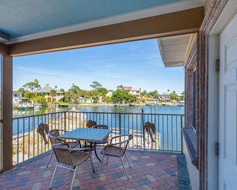 Bay Palms Waterfront Resort - Hotel and Marina - St. Pete Beach - Balcón