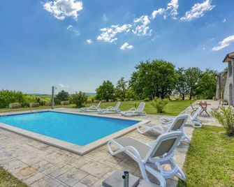Grad Inn Boutique Villa Suite Thyme - Gračišče - Pool