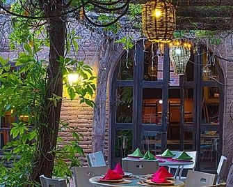 Hotel Torres Del Fuerte - El Fuerte - Innenhof