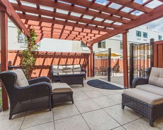Comfort Inn Dallas Park Central - Dallas - Balcony