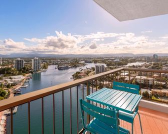 Vibe Hotel Gold Coast - سورفرس باراديس - شرفة