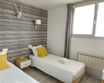 Hotel La Croisette & Restaurant Bistrot Gantier - Royan - Bedroom