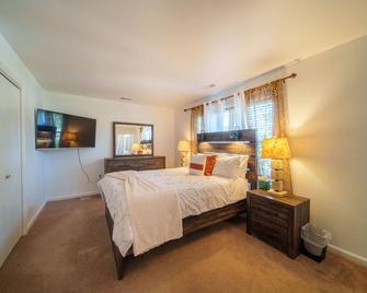 Asbury Park Beach Getaway! - Neptune - Bedroom