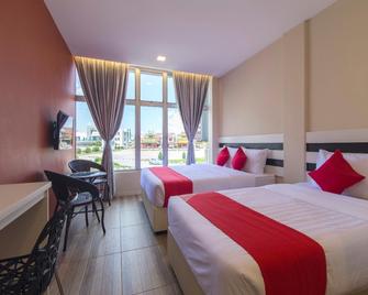 Lea Guest House & Cafe Lukut - Port Dickson - Bedroom