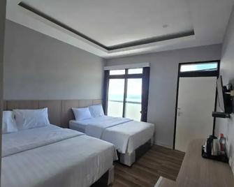 Elge Hotel and Villa Sarangan - Sarangan - Habitación