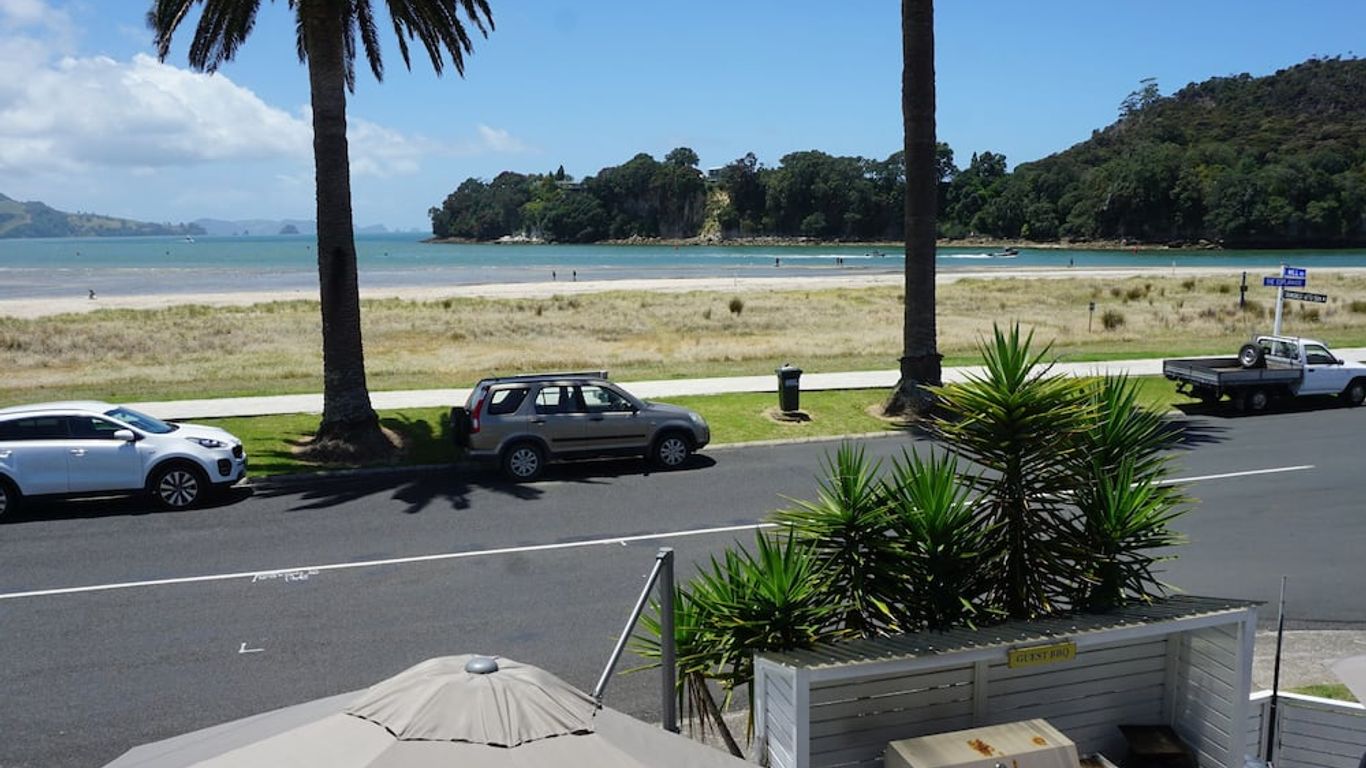 Nana Glad's Beach Front Accommodation