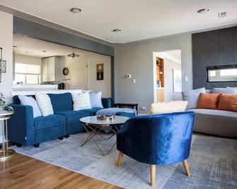 Family Friendly - Pool - Hot Tub - Pets - Wheat Ridge - Sala de estar