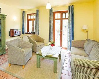 Ferienhaussiedlung Strandperlen Buchenhof 5b (Typ V) - Wustrow (Darss) - Wohnzimmer