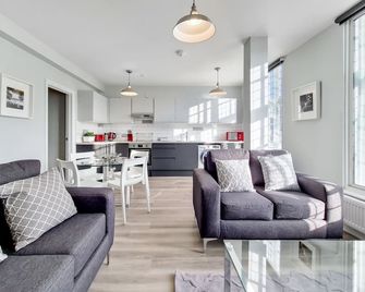 Roomspace Serviced Apartments - Brewers Lane - Richmond - Living room