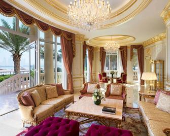 Raffles The Palm - Dubai - Living room