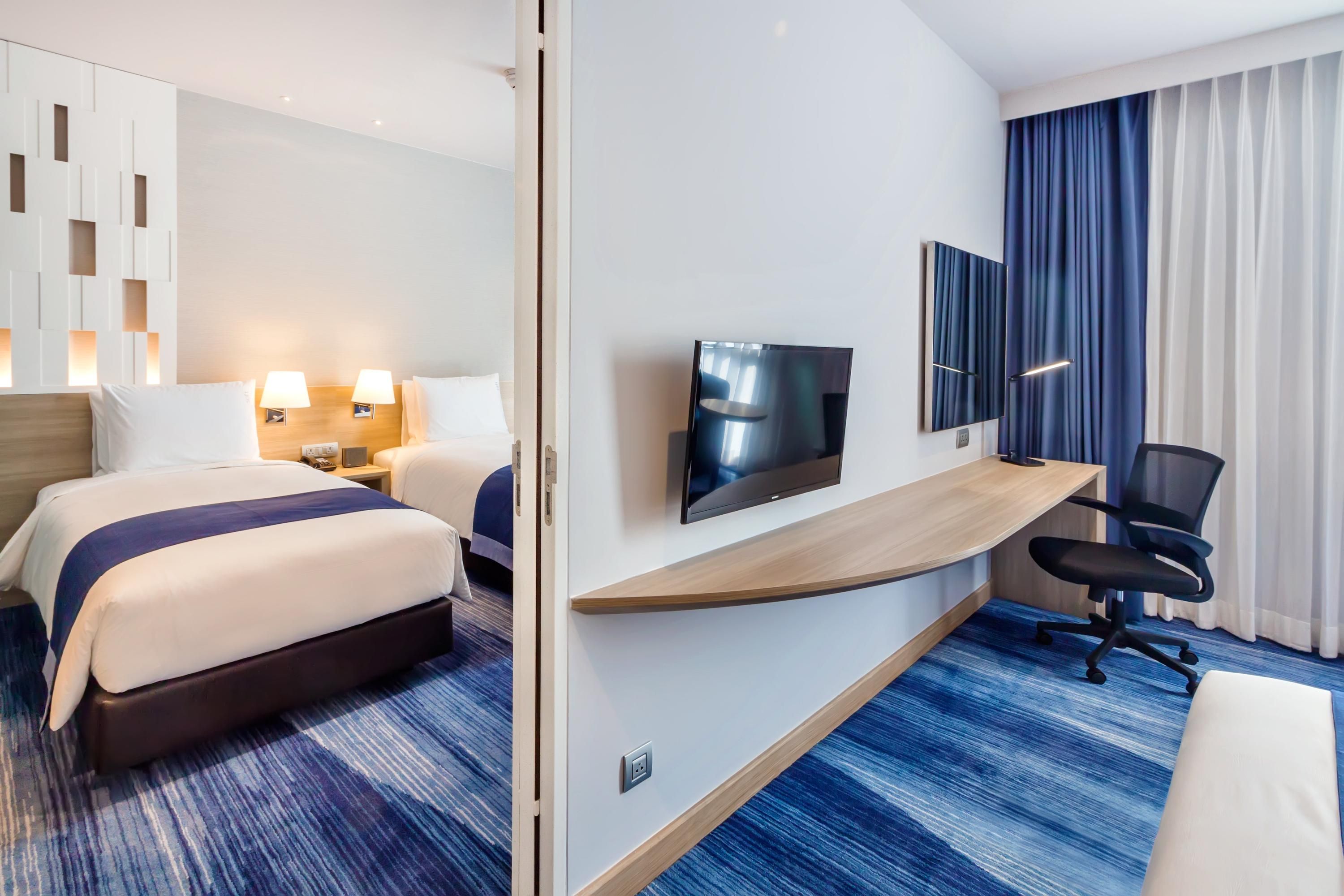 Holiday Inn Express Bangkok Soi Soonvijai From 18 Bangkok Hotel Deals Reviews Kayak