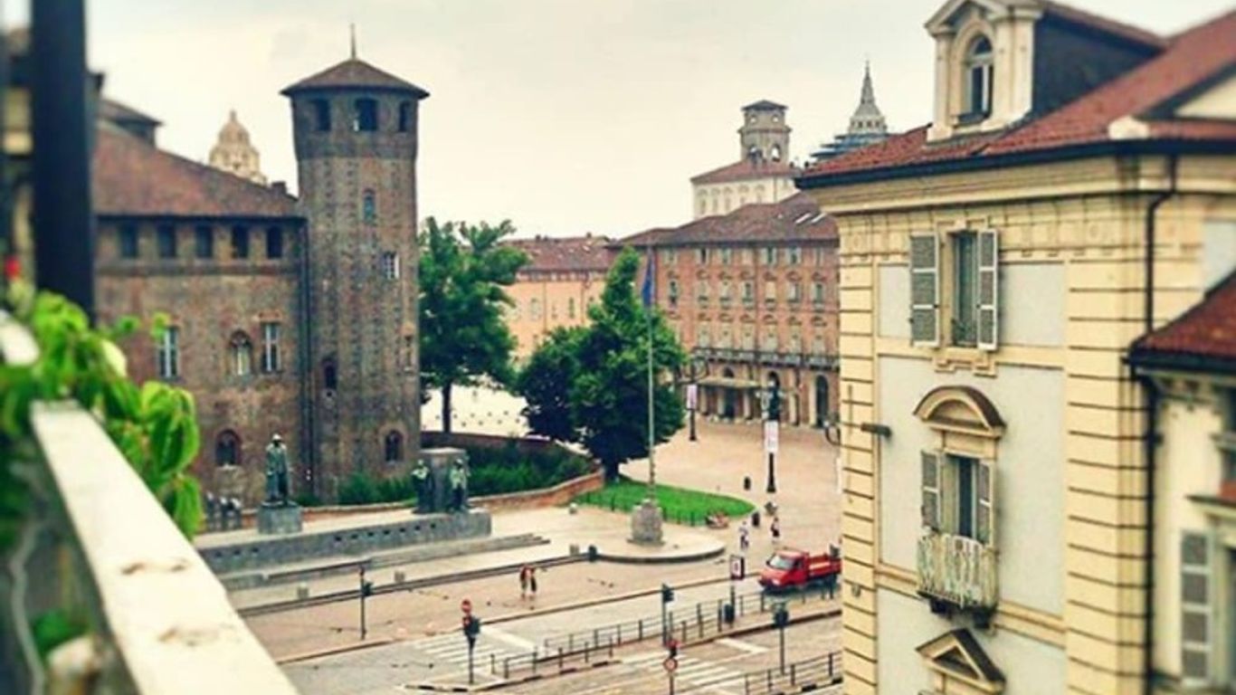 Colazione in Piazza Castello
