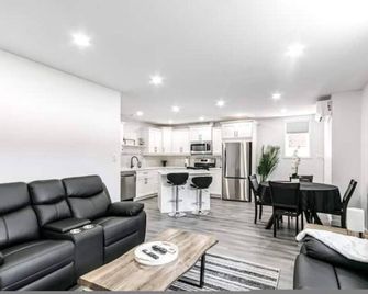 Tnt Executive Suites 2 - Sudbury - Living room