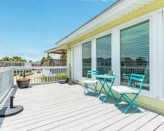 Fish,Crab,Swim on Waterfront Beach House ! - Jamaica Beach - Balcony