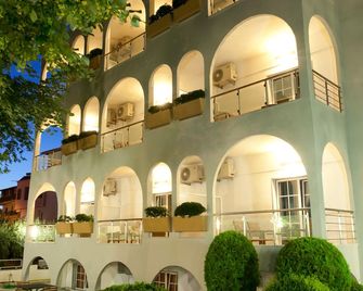 Kronos Hotel - Platamon - Edificio