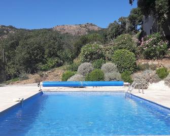 Luxury 4 Bedroom Villa With Private Pool And Breathtaking Views - La Garde-Freinet - Zwembad