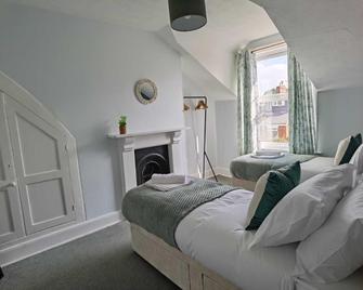 Raleigh FF&TF - 1 bed Georgian flat in the centre of Exeter, Free parking with WIFI - Exeter - Bedroom