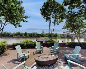 Riverfront Retreat - Nashville - Patio