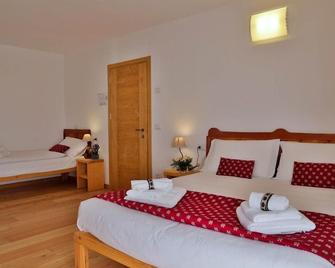 Hotel Roseg - Chiesa In Valmalenco - Спальня