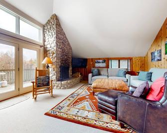 Piper Ridge - Bondville - Living room