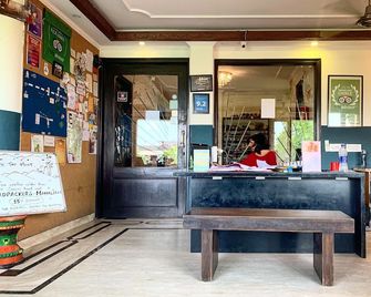 Madpackers Delhi - Hostel - New Delhi - Front desk