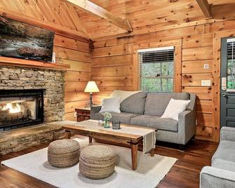 Private Cabin | Hot Tub | Pool Table | Hiking - Pigeon Forge - Sala de estar