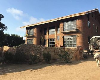 7 Br / 6 Ba Famuily Compound On 100 Hectare Ranch! - Tecate - Edificio
