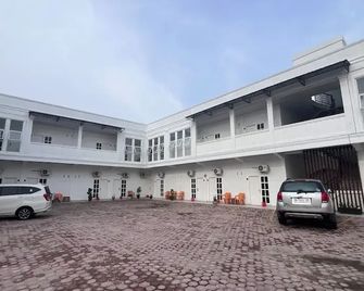 Bi Hotel Kisaran - Tanjung Balai - Building
