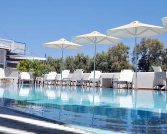 Memories Beach Hotel - Monolithos - Piscina