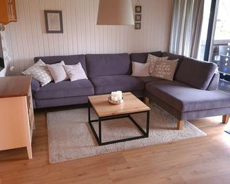 Log house with large garden - WiFi included - only 5 minutes to the beach - Damp - Wohnzimmer