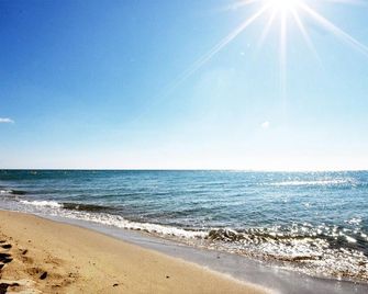 Nice Home In Bizanet With Kitchen - Bizanet - Plaża