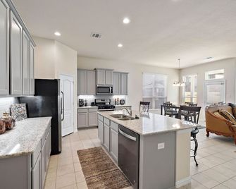 Nice Home in Kingwood with Open Space to Entertain - Humble - Cocina