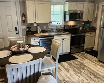 Cozy Country Cottage #3 - Miller Place - Kitchen