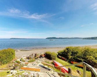 Puget Sound Chic Romantic Cottage with Private Beach Access & Gated Entry - Port Ludlow