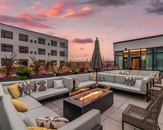 Cambria Hotel Portland Downtown Old Port - Portland - Edificio