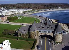 Great Point Judith location, just off Ocean Road! A\/C, Updated! 5 Star reviews! - Narragansett - Outdoors view