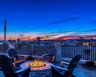 Cozy Lake Retreat Games, Pool Table - Lake Havasu City - Balcony