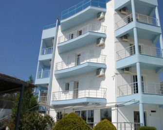 Blue Boutique Hotel - Dhërmi - Building